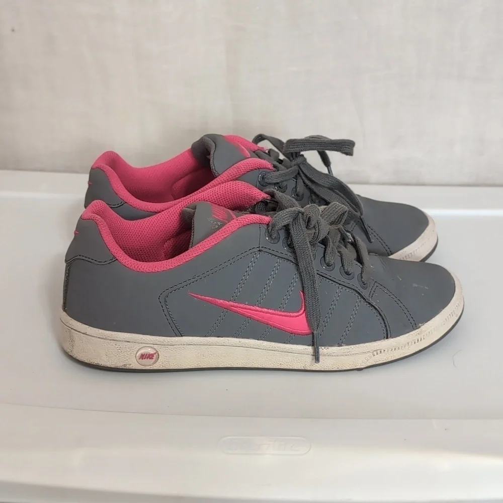 Nike Women's Court Tradition II Gray Pink Lace-Up Sneaker Size 7.5